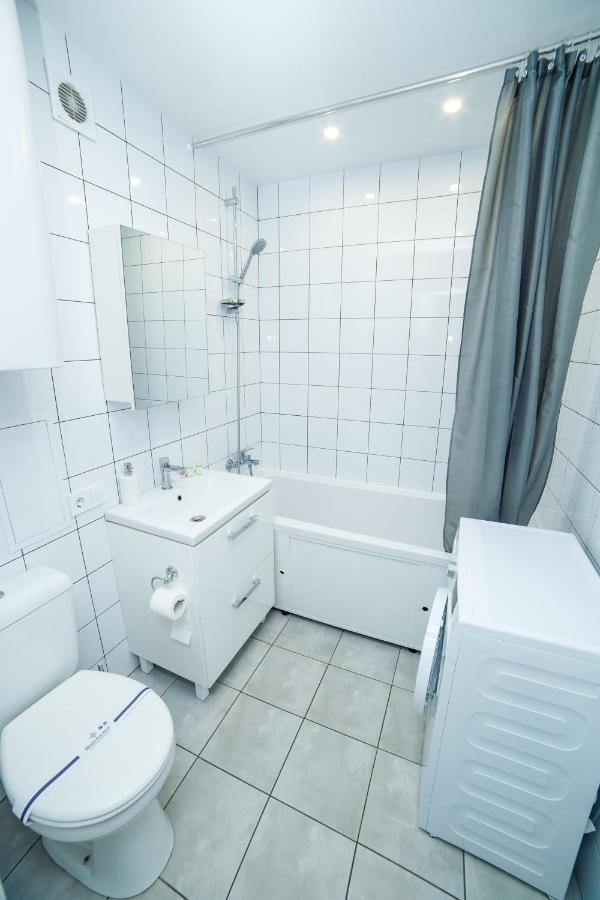Tf Apartment Двокімнатні Апартаменти В Центрі Міста Poltava Kültér fotó
