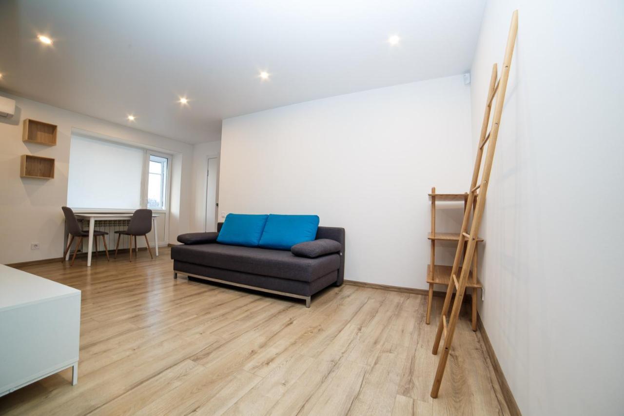 Tf Apartment Двокімнатні Апартаменти В Центрі Міста Poltava Kültér fotó